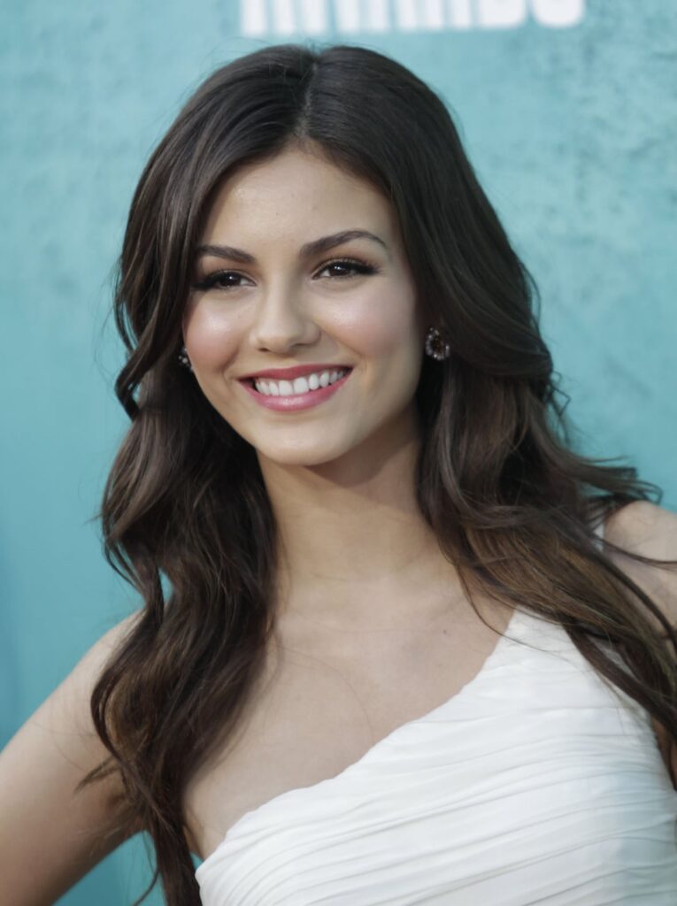 Victoria Justice attends the 2012 MTV Movie Awards 03~06~2012