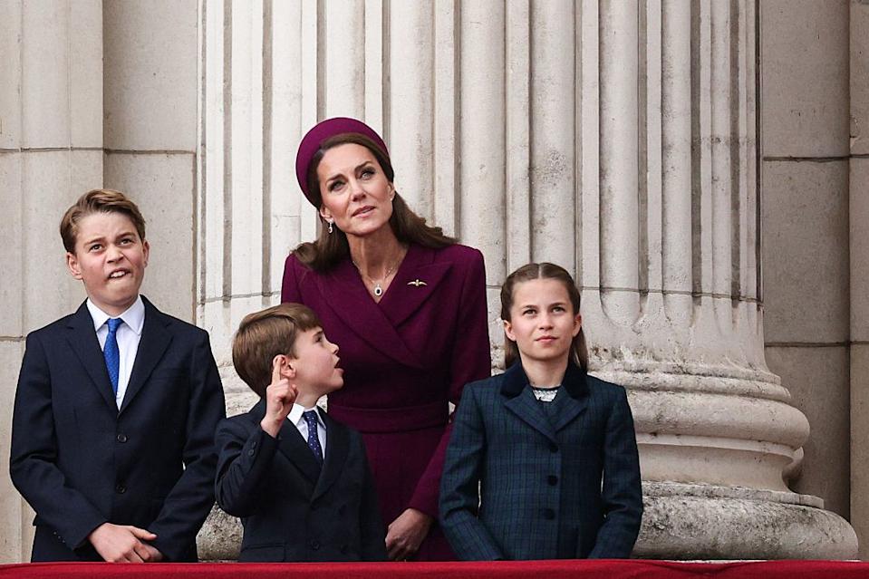 (from l to r) britains prince george of wales, britains prince louis of wales, britains catherine, princess of wales and britains princess charlotte of wales watch the red arrows flypast from buckingham palace balcony after attending the armed forces procession on may 5, 2025 to celebrate the 80th anniversary of ve day also known as victory in europe day, marking the end of the second world war in europe. (photo by adrian dennis / afp) (photo by adrian dennis/afp via getty images)