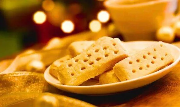 Shortbread fingers on a plate 