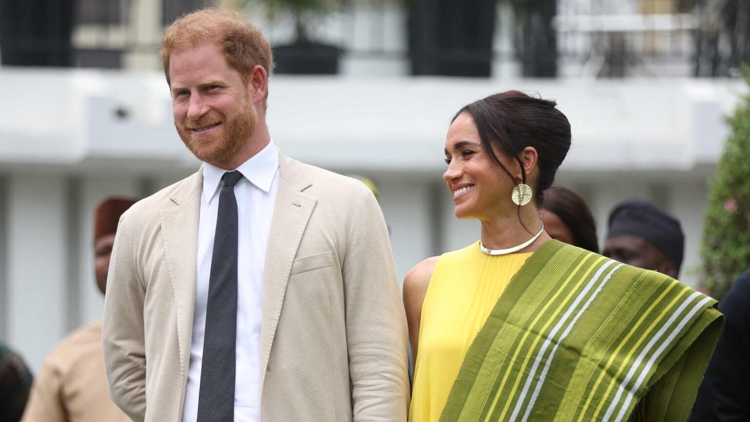 Prince Harry ‘willing to move on,’ Meghan Markle eager to have heart-to-heart with royal family: report | World News Prince Harry ‘willing to move on,’ Meghan Markle eager to have heart-to-heart with royal family: report | World News