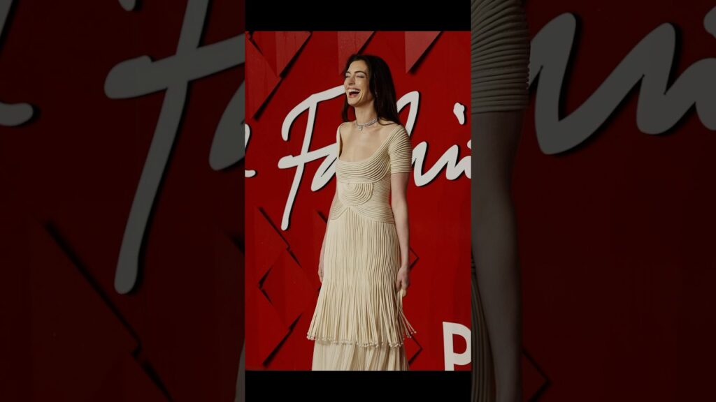 ✨𝐀𝐧𝐧𝐞 𝐇𝐚𝐭𝐡𝐚𝐰𝐚𝐲’𝐬 𝐒𝐭𝐲𝐥𝐞✨ #annehathaway #fashion #fyp #shorts