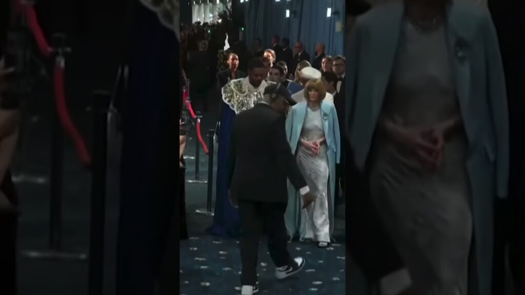 Anna Wintour and your 2025 Met Gala co-hosts arrive at the carpet #shorts Anna Wintour and your 2025 Met Gala co-hosts arrive at the carpet #shorts