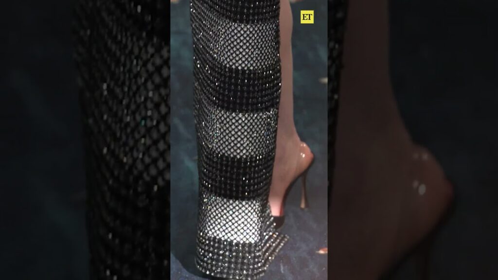 It's always a pleasure to see Anne Hathaway at the #MetGala. 🥹 🫶 #annehathaway