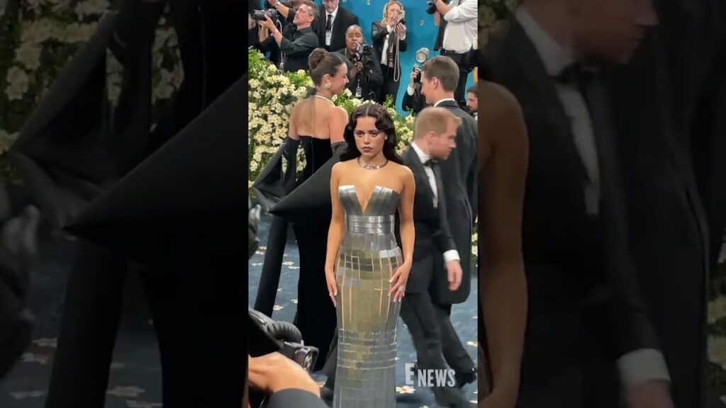 Two snaps for Jenna Ortega’s stunning #MetGala look. 😍