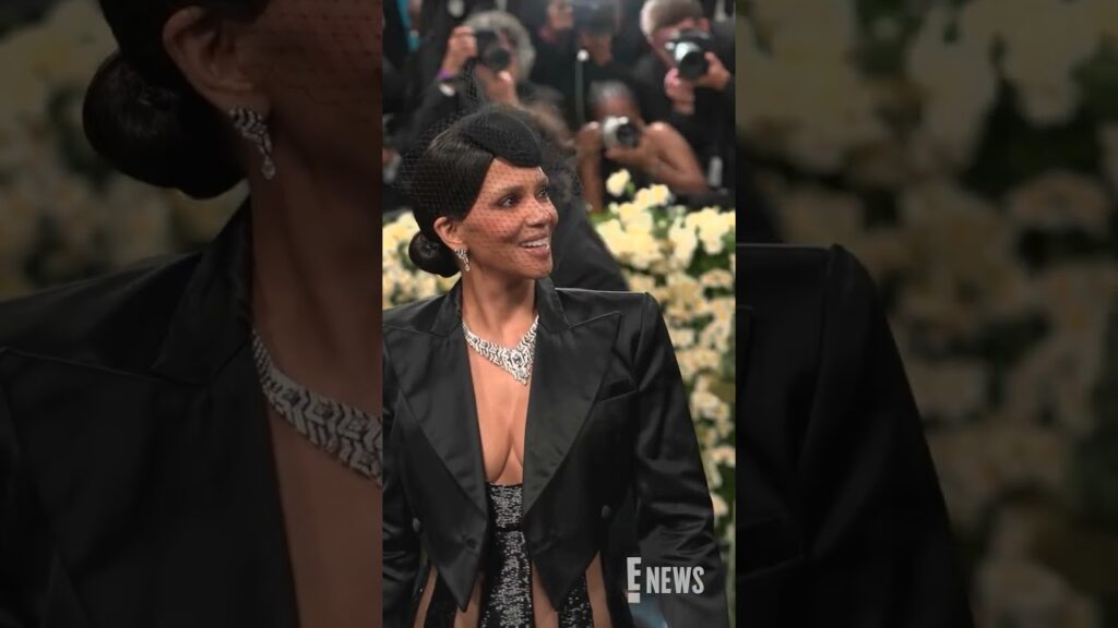 Halle Berry looks stunning at the #MetGala. 😍