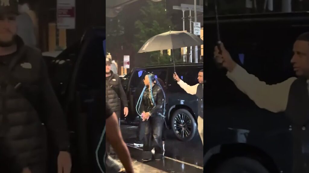 North West meets up with her mom, Kim Kardashian, at the #MetGala. (🎥: @theliyahrich/TMX)