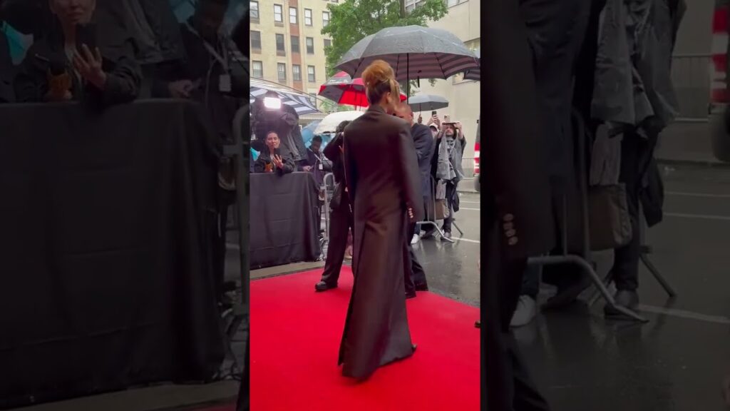 BLACKPINK and 'White Lotus' star Lisa en route to the Met Gala 2025 #shorts
