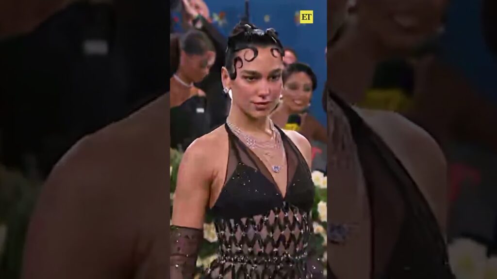 Dua Lipa and Callum Turner make their red carpet debut together at the #MetGala. 😍 #dualipa Dua Lipa and Callum Turner make their red carpet debut together at the #MetGala. 😍 #dualipa