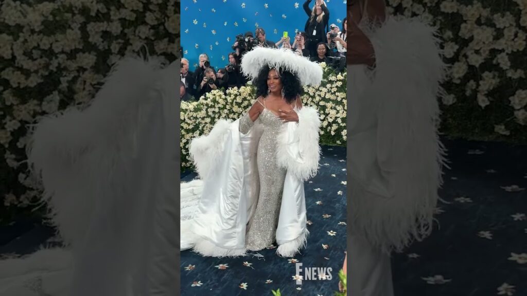 Diana Ross came OUT to the #MetGala. 👏