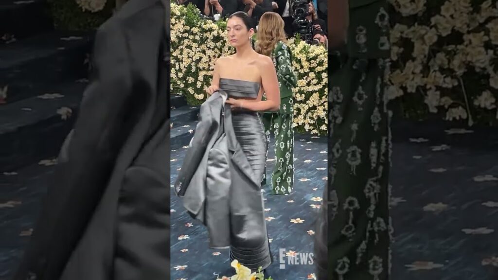 Well, honestly, we were speechless when we saw Lorde’s #MetGala look. 😍
