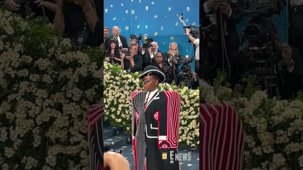 Janelle Monáe has arrived at the #MetGala and we can’t get over her look. 😍
