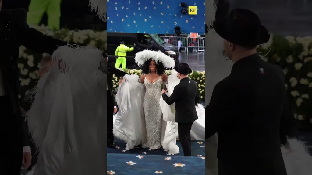 Diana Ross is coming out in style at the #MetGala. 🌟 #dianaross