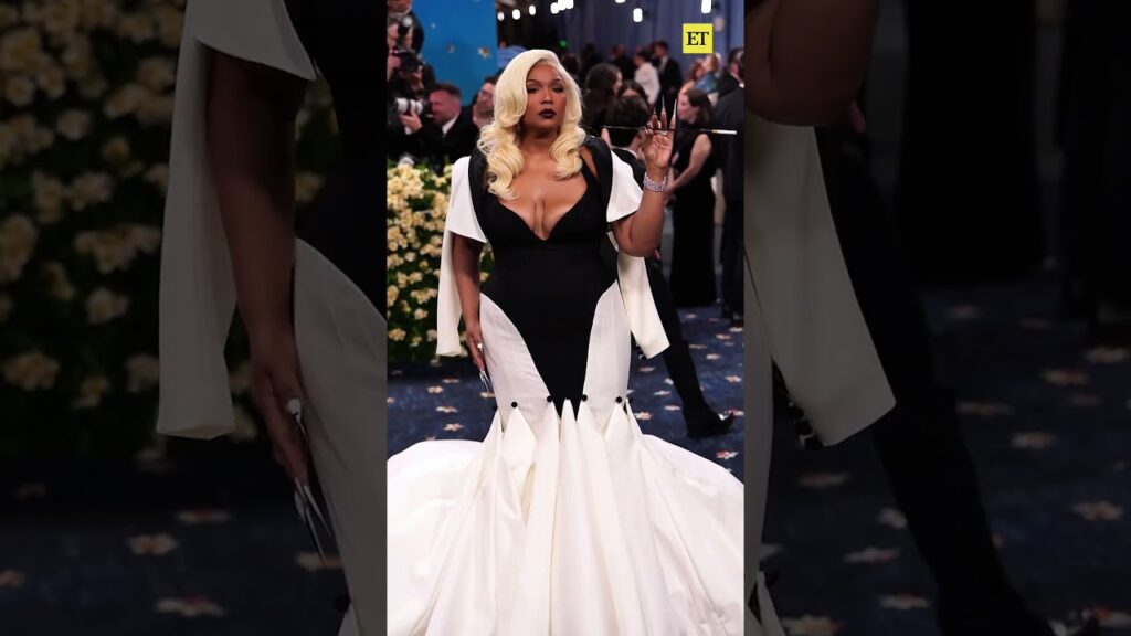 Lizzo is looking good as hell as the #MetGala! 👏 #lizzo