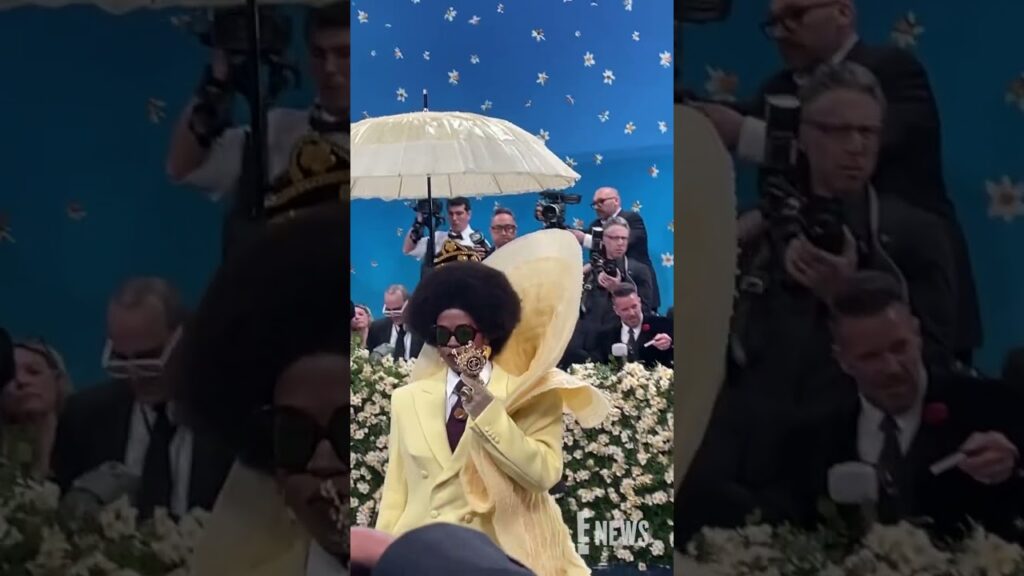Lauryn Hill makes her first-ever #MetGala appearance. 💛