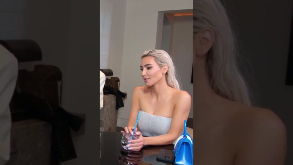 Kardashians are trying to sing 😂#kardashian #kimkardashian #khloekardashian #kourtneykardashian