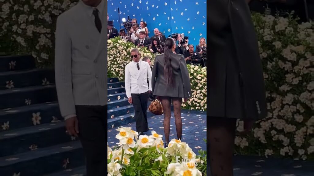 It’s happened. Pharrell Williams and is his wife Helen have officially arrived to the #MetGala 👑