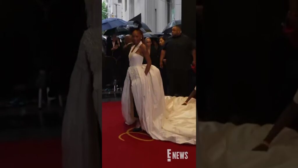 You know it’s your GIRL! Keke Palmer exits The Carlyle for #MetGala. 😍
