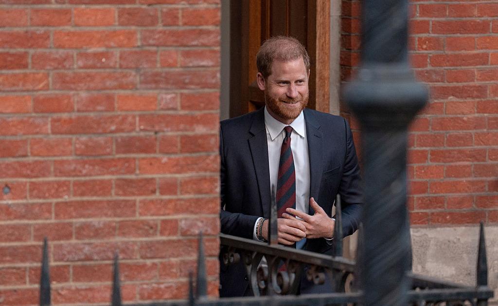 Prince Harry Knocks on Wrong Door Looking for Pal—Wanders London Despite Safety Fears Prince Harry Knocks on Wrong Door Looking for Pal—Wanders London Despite Safety Fears
