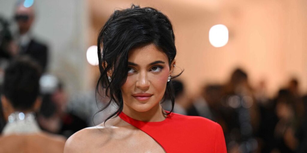Kylie Jenner accused of leaving a $20 tip for a $500 restaurant bill | indy100