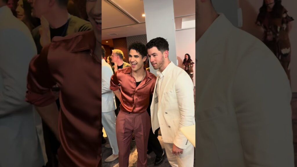 Darren Criss and Nick Jonas chat at the 91st Annual Drama League Awards in NYC 🎭 #shorts