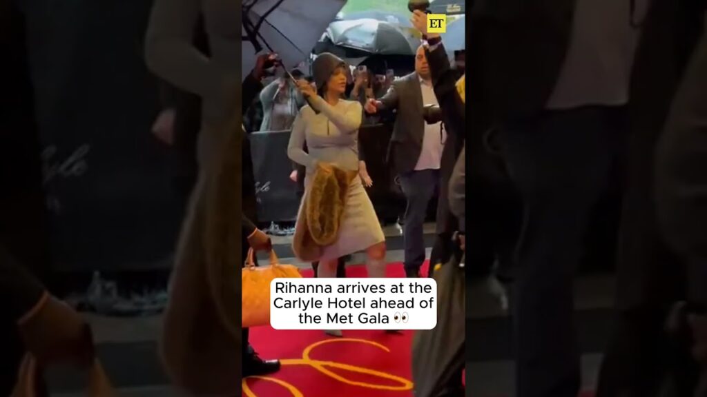 Rihanna arrives at the Carlyle Hotel ahead of the Met Gala. 👀 #rihanna  #metgala