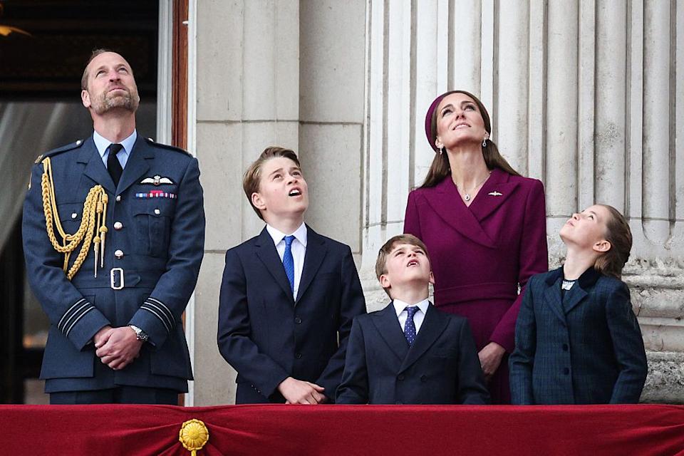 britains prince william, prince of wales, britains prince george of wales, britains prince louis of wales, britains catherine, princess of wales and britains princess charlotte of wales watch the red arrows flypast from buckingham palace balcony after attending the armed forces procession on may 5, 2025 to celebrate the 80th anniversary of ve day also known as victory in europe day, marking the end of the second world war in europe. (photo by adrian dennis / afp) (photo by adrian dennis/afp via getty images)