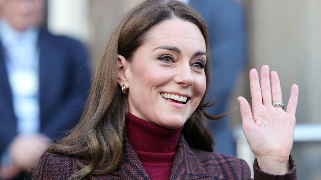 Kate Middleton Ditched Her Engagement Ring for This (Relatively) Subtle Alternative Kate Middleton Ditched Her Engagement Ring for This (Relatively) Subtle Alternative