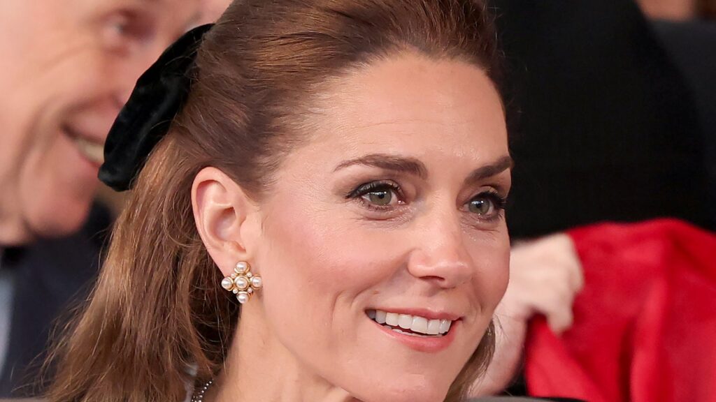Kate Middleton Goes All In on the Big Bow Trend Kate Middleton Goes All In on the Big Bow Trend