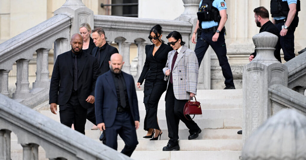 Paris Court Convicts Eight in 2016 Robbery of Kim Kardashian