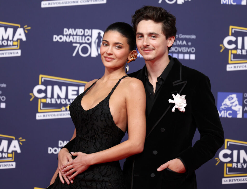 Inside Kylie Jenner and Timothée Chalamet’s $22,000-a-Night Hotel Room During Recent Rome Trip: Source (Exclusive) Yahoo entertainment home