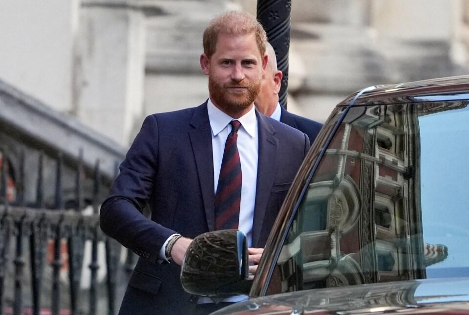 Prince Harry isn’t the sharpest tool but he MUST see he’s diminishing all the King’s work, expert claims Prince Harry isn’t the sharpest tool but he MUST see he’s diminishing all the King’s work, expert claims