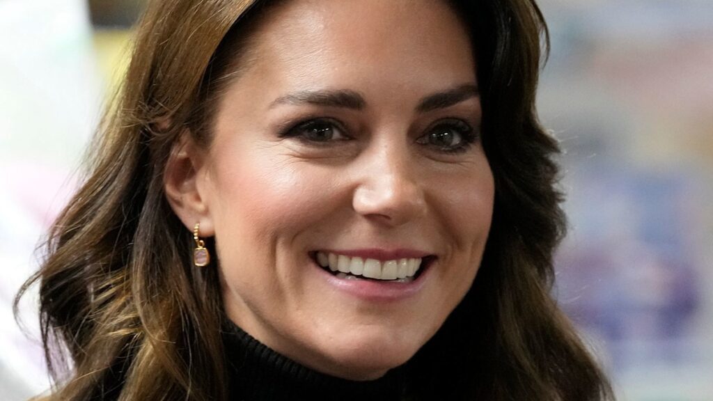 I'm still obsessed with Kate Middleton's charm hoop earrings - and they've just dropped in the sale