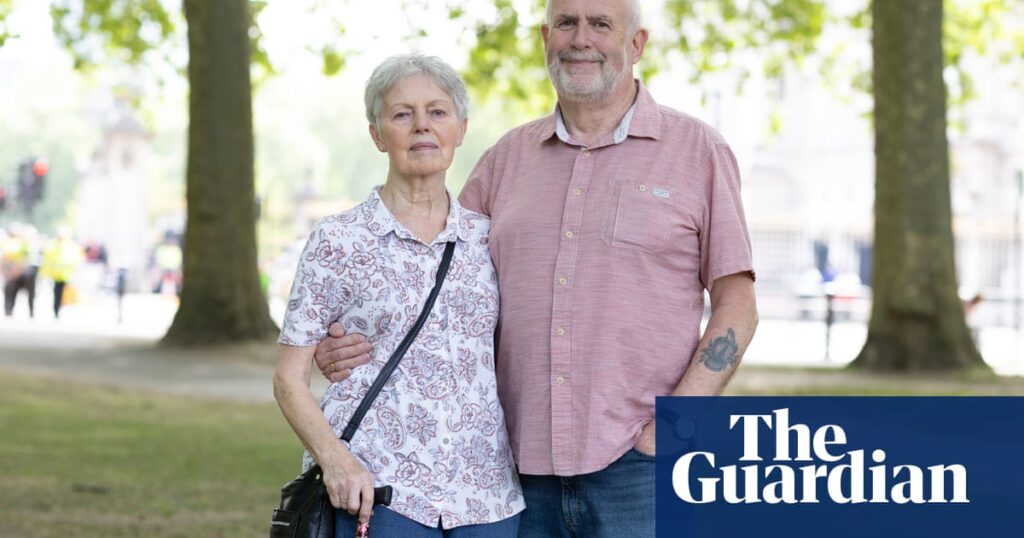 ‘He can’t have it both ways’: royal watchers at Buckingham Palace react to Prince Harry | Prince Harry ‘He can’t have it both ways’: royal watchers at Buckingham Palace react to Prince Harry | Prince Harry