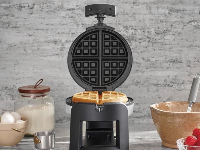With flip technology and adjustable browning, it’s beginner-friendly and brunch-worthy.