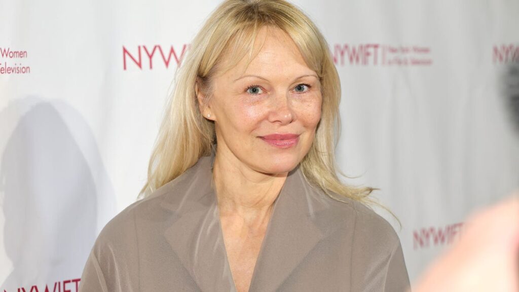 Pamela Anderson addresses no makeup look