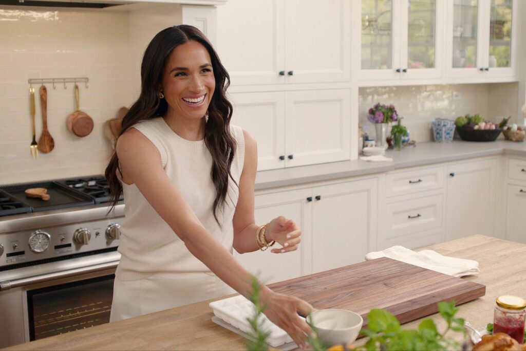 Meghan Markle’s lawyer responds to lawsuit threat from woman claiming duchess’ bath salts recipe caused burns Yahoo entertainment home