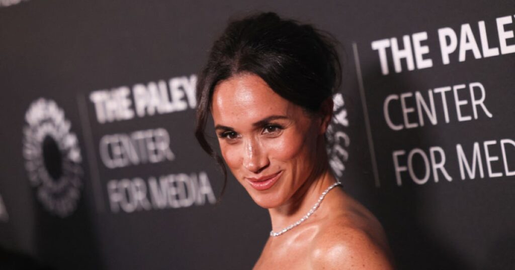 16 White Summer Dresses to Look Like Meghan Markle 16 White Summer Dresses to Look Like Meghan Markle