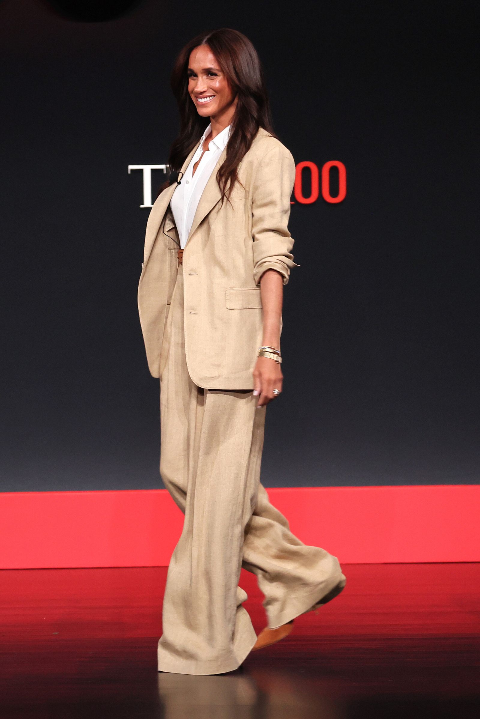 Meghan Markle traje sastre lino