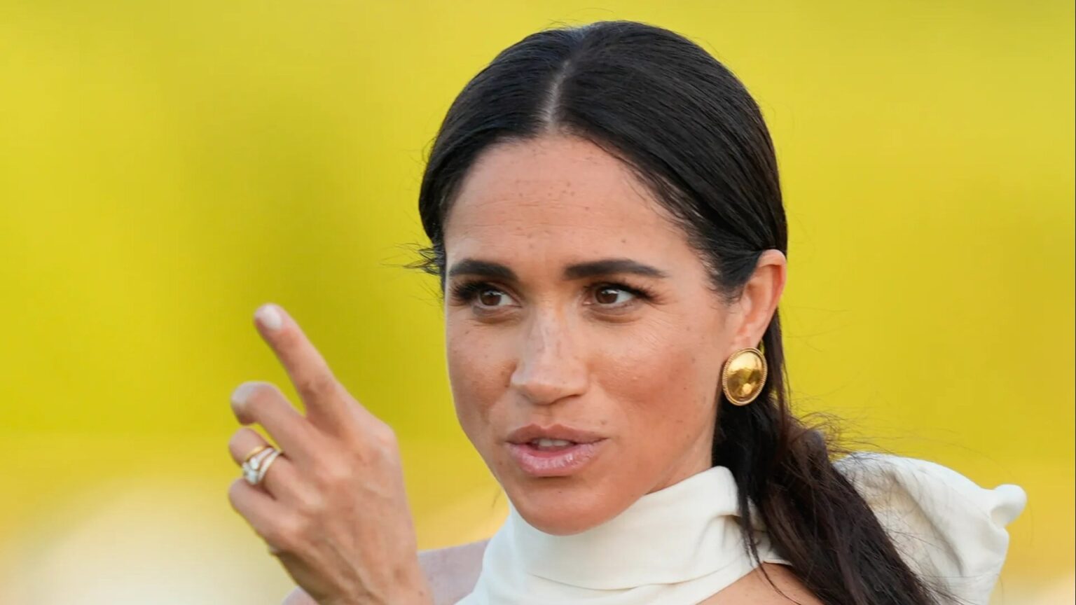 ‘Real reason’ Meghan Markle’s ‘inseparable’ friendship with Vogue editor imploded in feud over front cover – The Sun ‘Real reason’ Meghan Markle’s ‘inseparable’ friendship with Vogue editor imploded in feud over front cover – The Sun