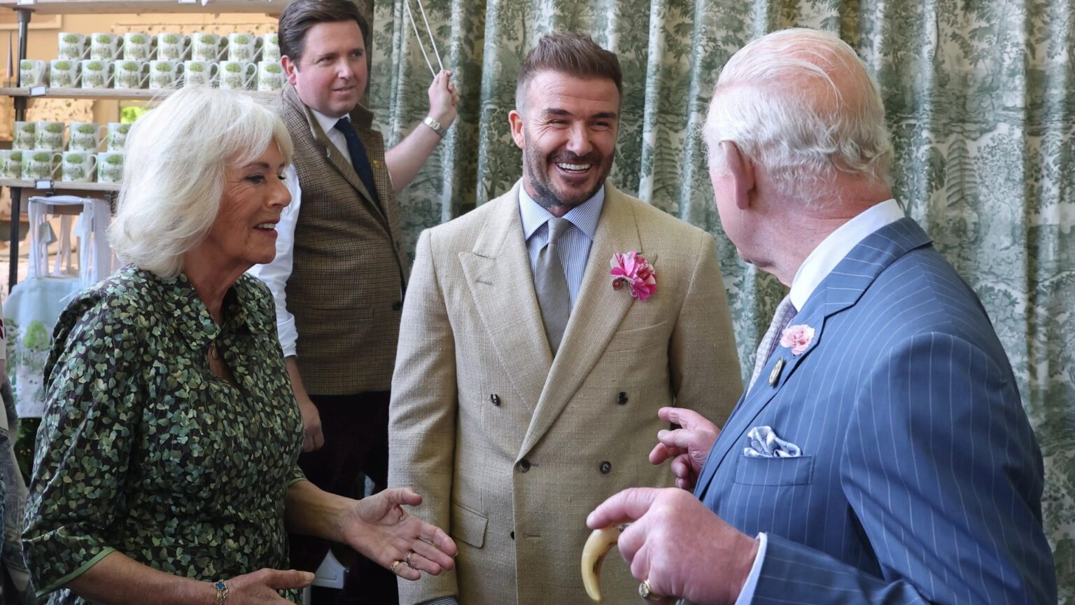 King asks David Beckham if he ‘got his 50th birthday gift’ as pair meet days after Harry & Brooklyn hold secret summit King asks David Beckham if he 'got his 50th birthday gift' as pair meet days after Harry & Brooklyn hold secret summit