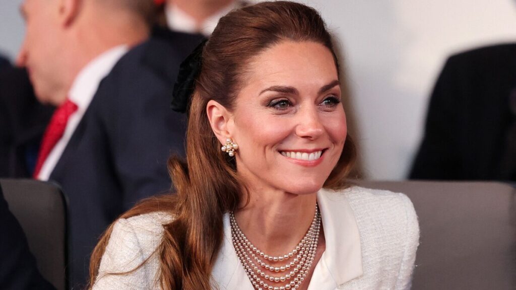 The Princess of Wales completes latest elegant look with an oversized hair bow The Princess of Wales completes latest elegant look with an oversized hair bow