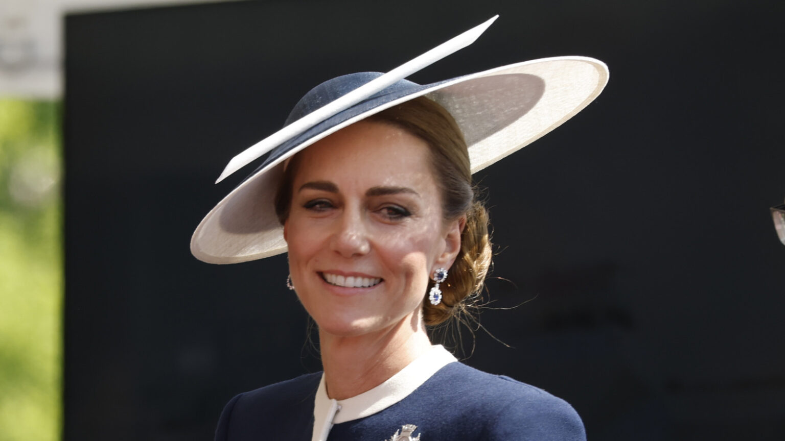 Kate Middleton’s Seaside Look Proves She’s So Out Of William’s League (& He Knows It) Kate Middleton's Seaside Look Proves She's So Out Of William's League (& He Knows It)