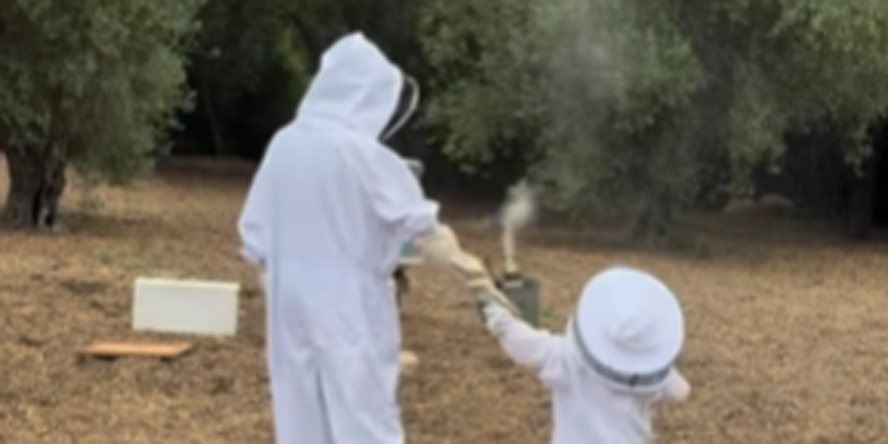 Meghan Markle Shares Rare Glimpse of Daughter Lilibet While Gathering Honey From Beehive! | Lilibet Mountbatten-Windsor, Meghan Markle | Just Jared: Celebrity News and Gossip Meghan Markle Shares Rare Glimpse of Daughter Lilibet While Gathering Honey From Beehive! | Lilibet Mountbatten-Windsor, Meghan Markle | Just Jared: Celebrity News and Gossip