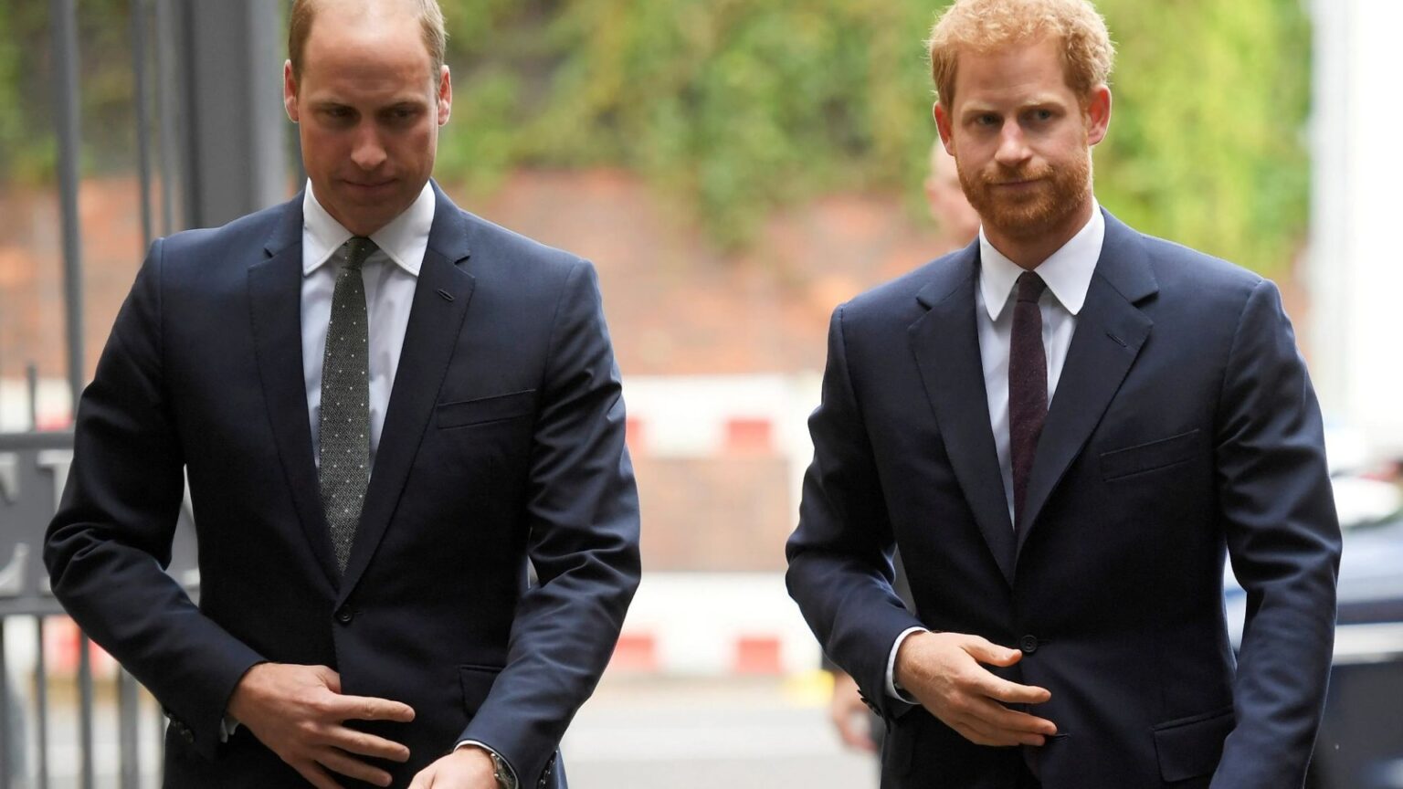 Prince William can’t stand Harry now - something serious must have happened