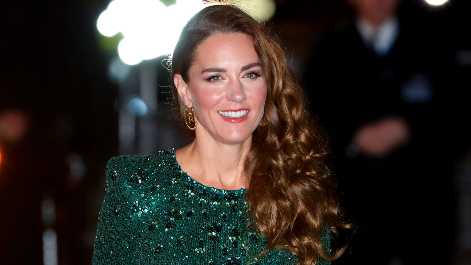Controversial Kate Middleton Fashion Remarks Trigger Kensington Palace Changes Kate Middleton has long curly brown hair and wears a green sequin gown for the Royal Variety Performance at London's Royal Albert Hall on November 18, 2021