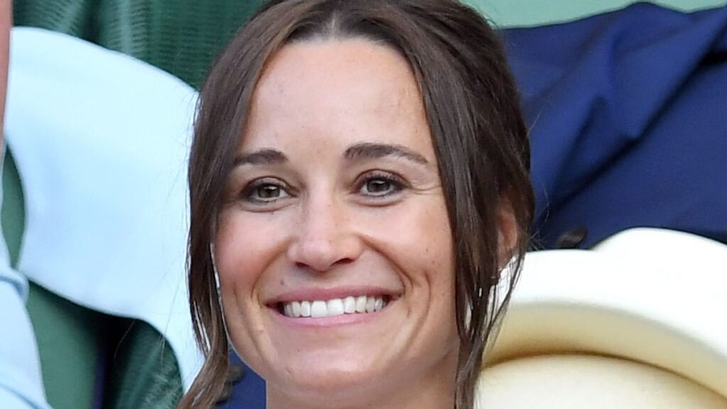 Pippa Middleton’s above-the-knee cocktail dress is party elegance made simple Pippa Middleton's above-the-knee cocktail dress is party elegance made simple