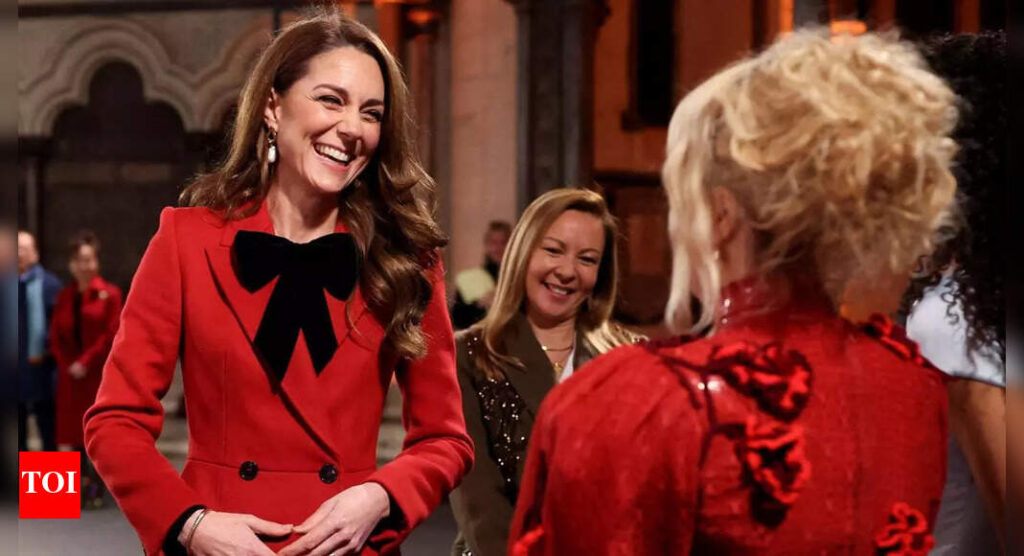 Kate Middleton steps out in her scarlet princess look for the Christmas carol service Kate Middleton steps out in her scarlet princess look for the Christmas carol service