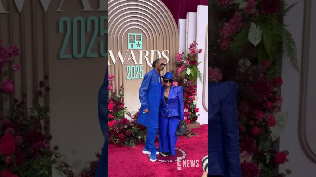 Feeling anything but blue about Snoop Dogg and Shante Broadus's fits at the #BETAwards. 💙