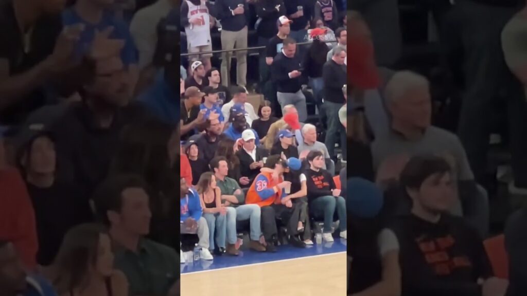 #KylieJenner and #TimothéeChalamet are getting cozy courtside 🥰