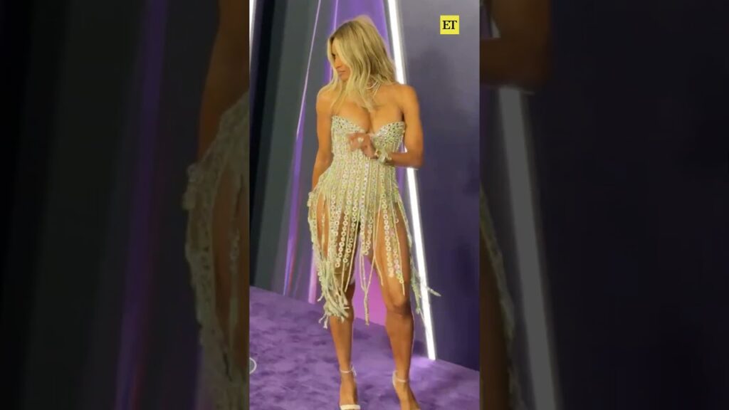 Ciara is pulling up to the #AMAs like 1, 2 SLAY! ✨ #ciara Ciara is pulling up to the #AMAs like 1, 2 SLAY! ✨ #ciara